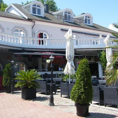 Y Hostel Balatonlelle Exteriör bild